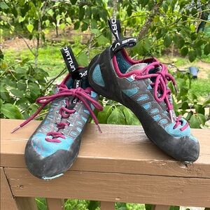 Climbing shoes